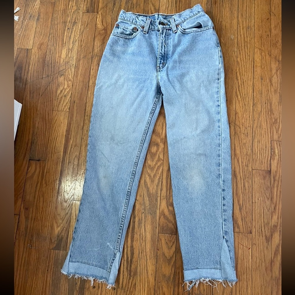Vintage Levi jeans!! Style 512 slim fit tapered leg.